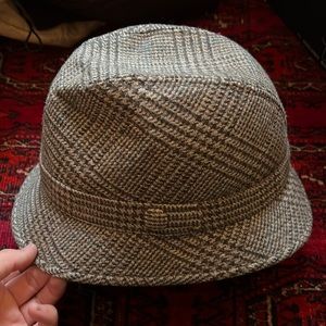 Beautiful Burberry 100% wool hat